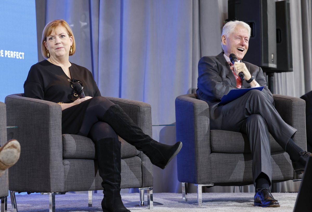 AmeriCorps's tweet photo. Thank you, President @BillClinton, @ClintonFdn, and #NationalService champions for celebrating our 30th anniversary today! We're grateful for your support of our programs, members, @AmeriCorpsSr volunteers, and alums. Continue celebrating #AmeriCorps30: https://t.co/WLpEb1iNPS https://t.co/L6sO1nPvKA