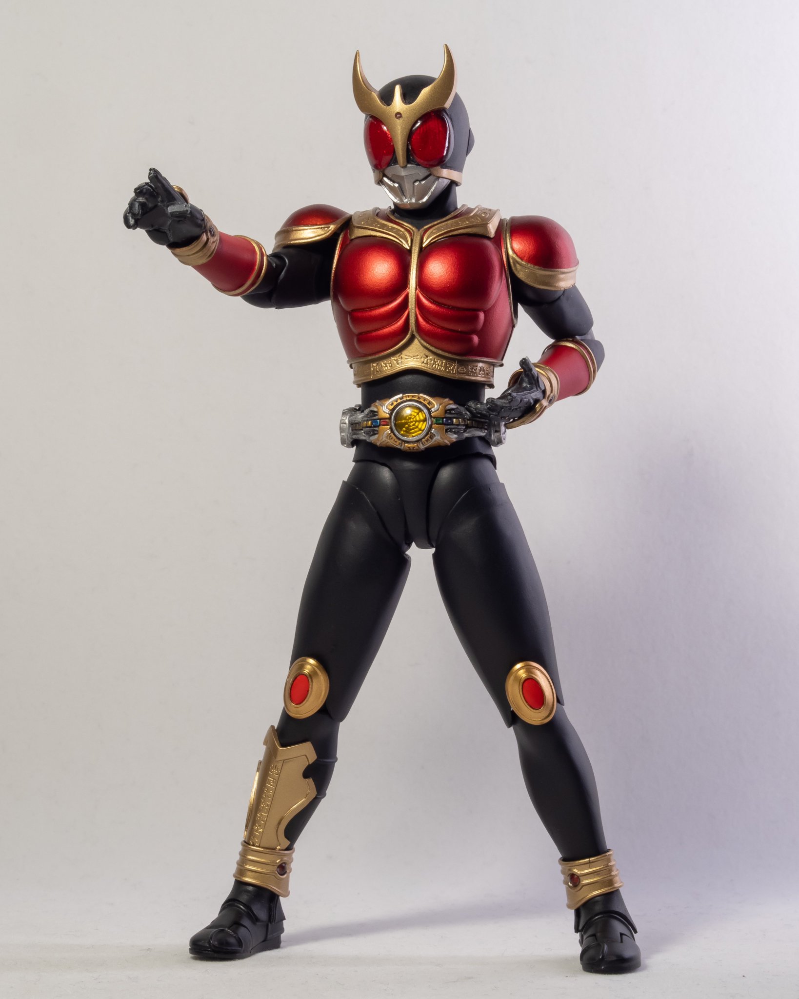 仮面ライダークウガ　ライジングマイティ Amazon.co.jp: TAMASHII NATIONS BOX 仮面ライダー ARTlized