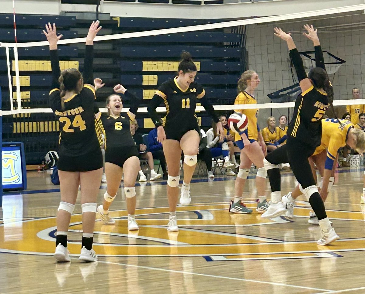 MontourGirlsVB's tweet image. WPIAL PLAYOFF UPDATE‼️

We’re heading back to Hampton HS tomorrow to face #1 seed Hampton in the WPIAL quarterfinals. Game time is 1:30 PM. Cancel your Saturday afternoon plans and get your tickets here - gofan.co/app/school/PA6…

Let’s gooooooo 💪🏻🏐