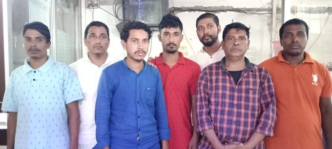 ভারতে বিভিন্ন মেয়াদে জেল খেটে বেনাপোল দিয়ে দেশে ফিরল ৭ বাংলাদেশী যুবক