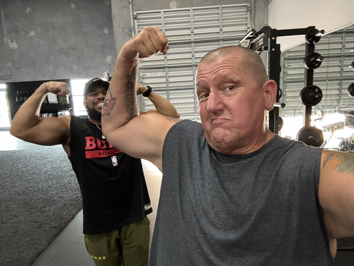 jimbo_roberto's tweet photo. #flexfriday #dontjustplay #Per4orm #LFG #finsassin approved #FinsUp @PER4ORM 💪🏻💪🏻 https://t.co/A7djQOQROZ