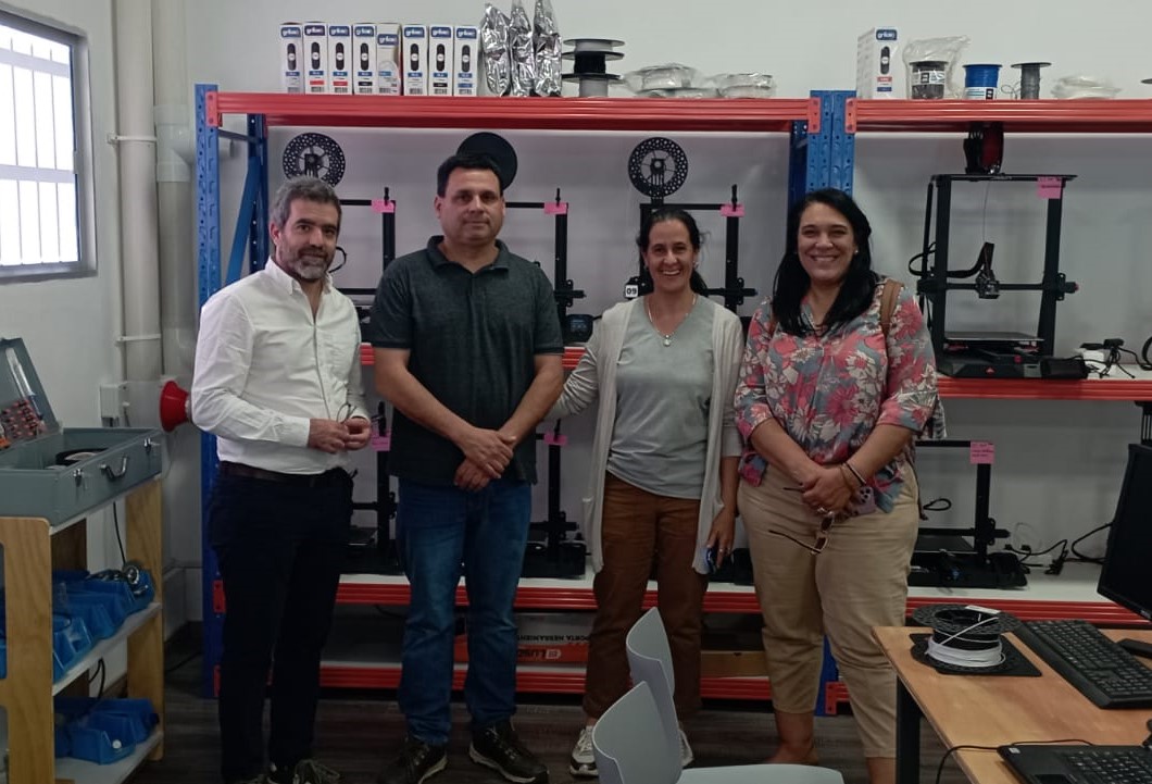 ANDEUruguay's tweet photo. 📍En Tacuarembó, nuestra pta. @carsanbal visitó empresas apoyadas por el #CentroPyme que han sido beneficiarias de varios de nuestros programas🙌
👉Librería Difusión
👉Servicios Gráficos
👉Mi óptica https://t.co/NGYrFrQPWi