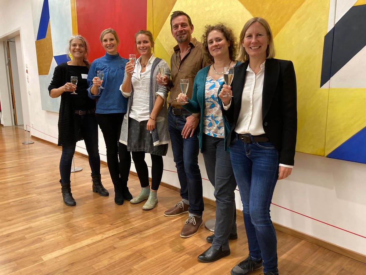 Stiftung Lernen durch Engagement (@stiftunglde) on Twitter photo Was für eine Woche für LdE in BW: vom Gespräch mit Ministerin und ZSL zu unserer erfolgreichen Kooperation über den Steuerungskreis der Partner*innen bis zur landesweiten LdE-Tagung in Stuttgart mit über 60 Teilnehmenden. Wir sind erfüllt und danken <a href="/KM_BW/">Kultusministerium BW</a> | #KarlSchlechtStiftung Was für eine Woche für LdE in BW: vom Gespräch mit Ministerin und ZSL zu unserer erfolgreichen Kooperation über den Steuerungskreis der Partner*innen bis zur landesweiten LdE-Tagung in Stuttgart mit über 60 Teilnehmenden. Wir sind erfüllt und danken <a href="/KM_BW/">Kultusministerium BW</a> | #KarlSchlechtStiftung