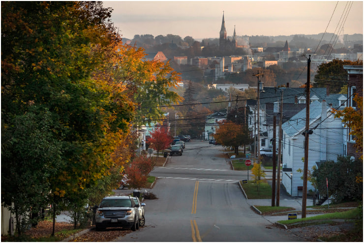 s_elfexpression's tweet image. The suspect, Robert Card, is armed and dangerous, and we hope that he will be apprehended as soon as possible in order to restore law and order.