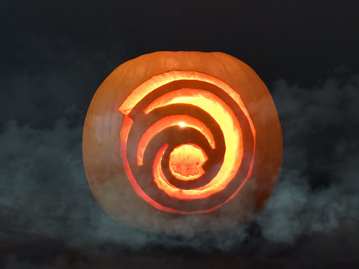 Halloween night is here!🎃 
What's your spooky plan? 

Tell us if you've got any horror games lined up. #HalloweenNight