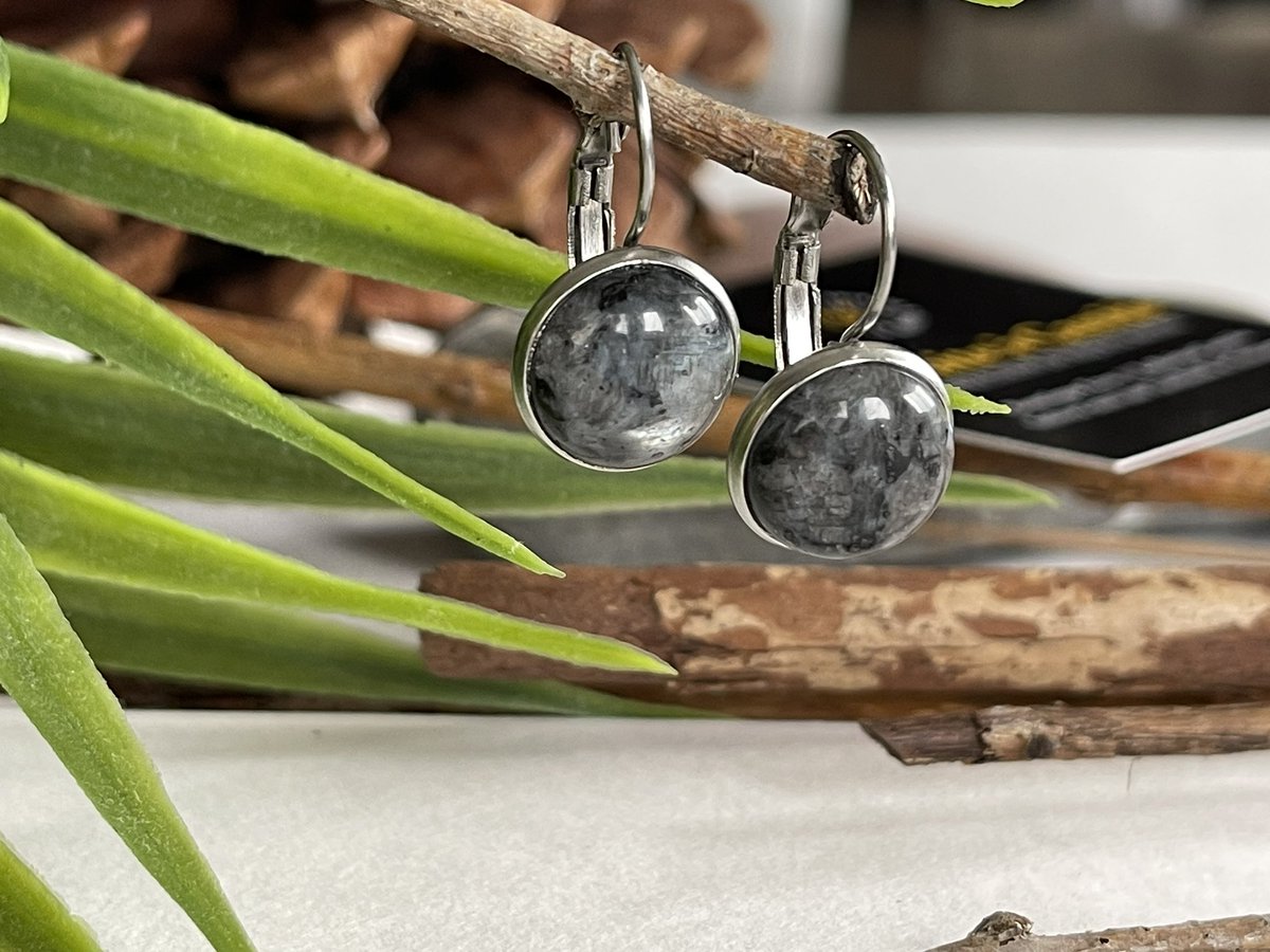LABRADORITE semi precious stones earrings 
etsy.com/shop/LaBoiteaC…

#semipreciousstone #Gemstones #etsyshop #giftideas #earrings #silverandblack #shopping