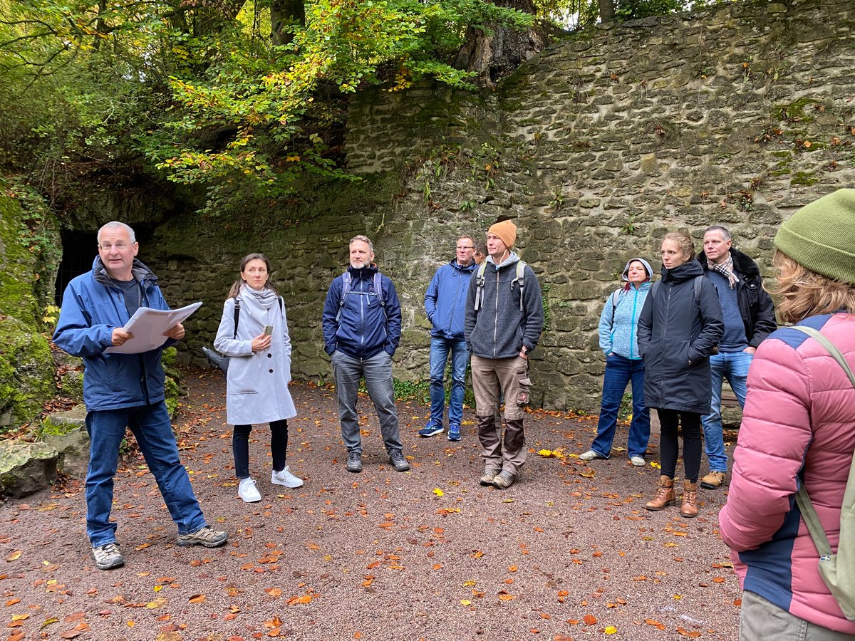 BExplo_de's tweet photo. Unsere Kernprojekte, LMT, BEO, BExIS&Messtechnik, trafen sich zum jährlichen Treffen, diesmal in Jena um Aktuelles der #Explos zu besprechen, sowie Zukünftiges zu planen. Führungen durch das @jena_experiment &dem nahgelegenem #Park an der Ilm (Weimar), durften dabei nicht fehlen. https://t.co/8YIC6w7ugP