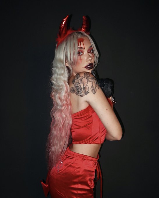 Watch gwendo⟡˖ ࣪'s leaked NSFW photo on TwXstars