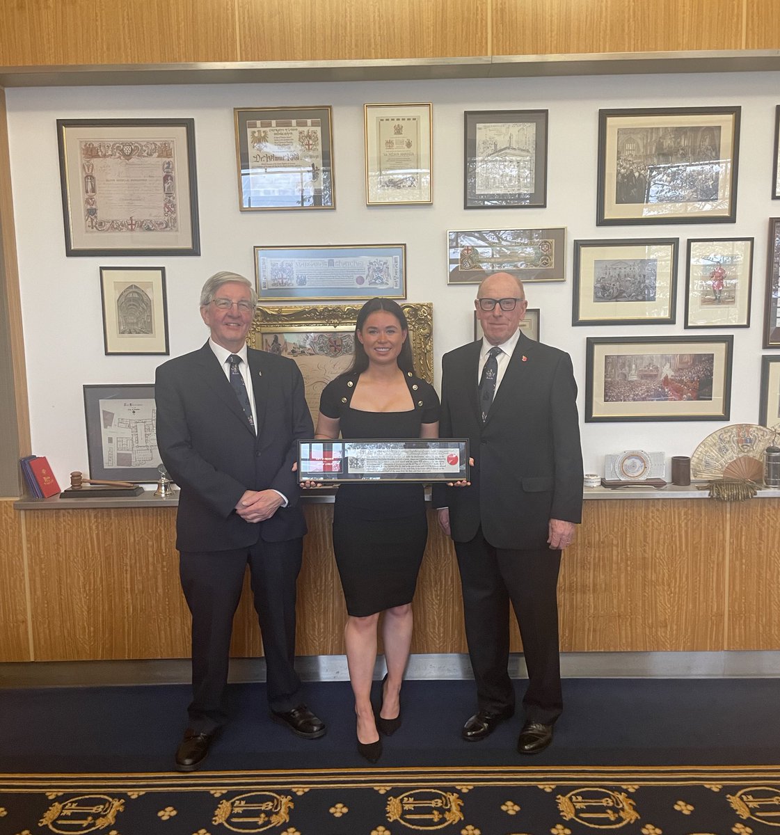 DaisyParry2's tweet photo. Finishing off the week receiving my Freedom of the City of London at Guildhall this morning through servitude to the The Worshipful Company of Security Professionals. Very grateful to be a part of London’s unique history. @WCoSPApprentice @WcospYMG https://t.co/Zh0YpkE7hb