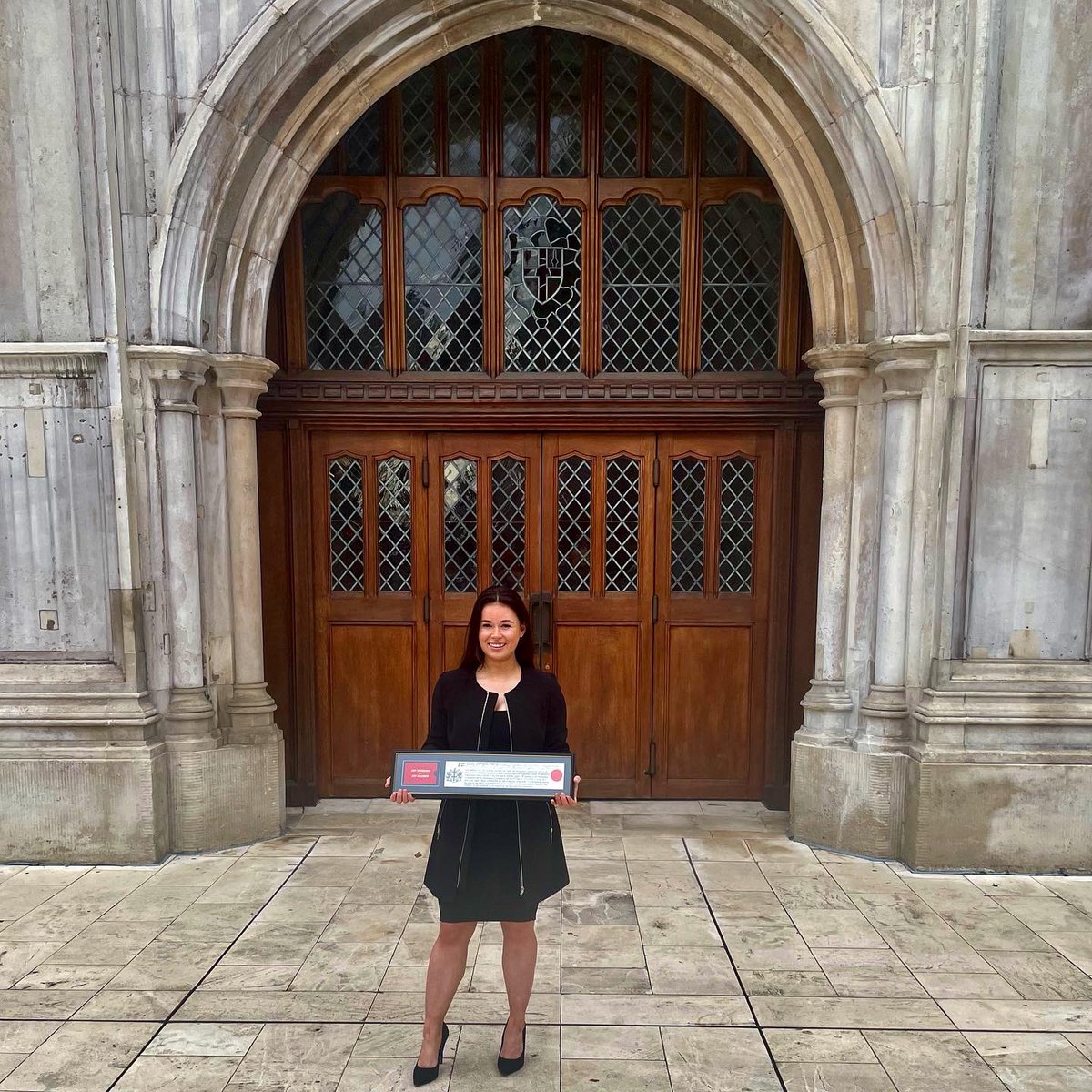 DaisyParry2's tweet photo. Finishing off the week receiving my Freedom of the City of London at Guildhall this morning through servitude to the The Worshipful Company of Security Professionals. Very grateful to be a part of London’s unique history. @WCoSPApprentice @WcospYMG https://t.co/Zh0YpkE7hb