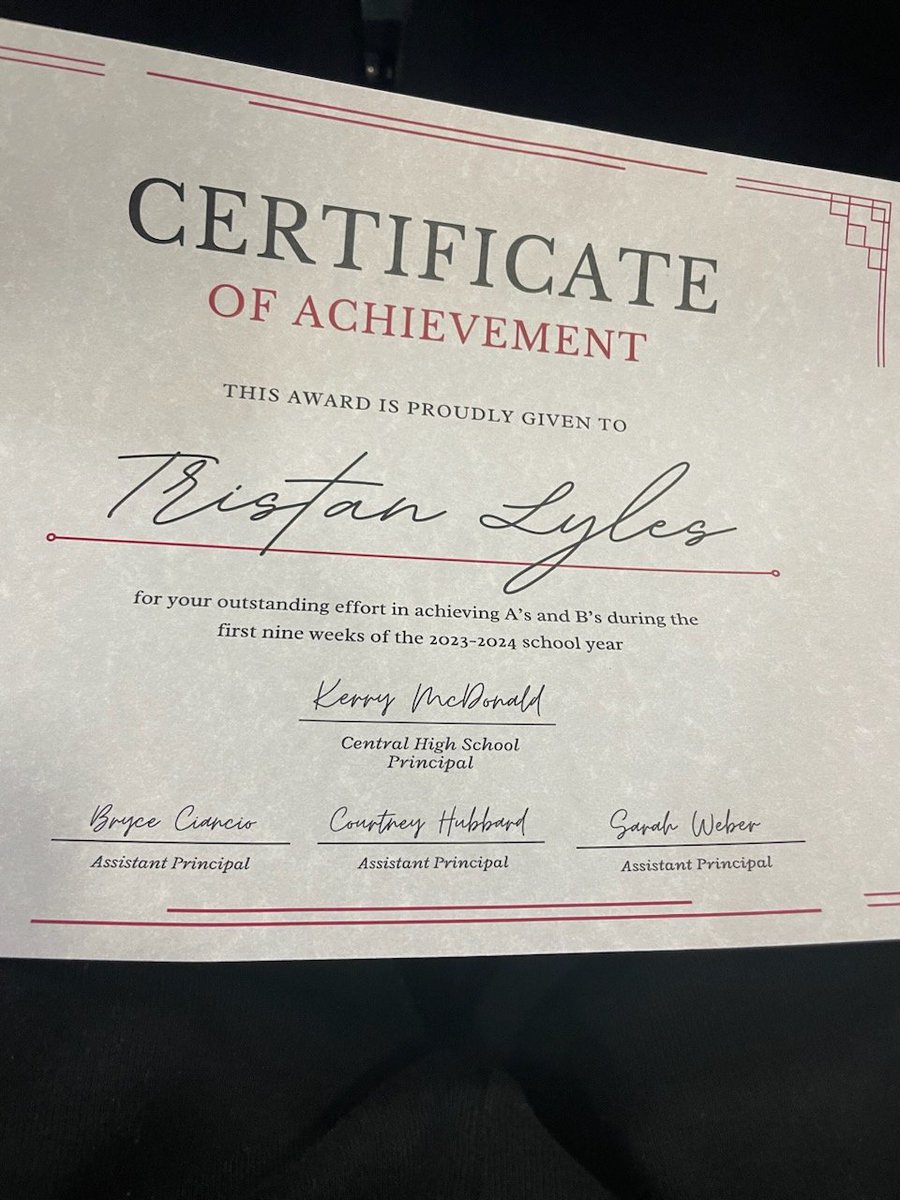 TristanLyles1's tweet photo. โ๏ธAGTG...1st semester down with ALL A's & 1 B #keepworking @HallTechSports1 @AL7AFootball @DownSouthFb1 @Spotlight39_Pod @Tufacene99Lyles @traceme_14 https://t.co/l1k09km78w