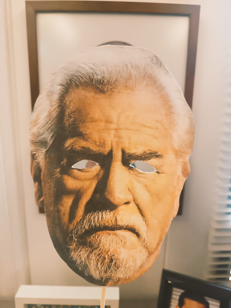 MauricioMGC's tweet photo. Hoy en clase de Semiótica en @ComunicaIcesi vamos  con exposiciones sobre narratologia y análisis de series en clave de fandom-halloween. Este querido profesor dejará fluir su fanatismo por Succession y será el malvado Logan Roy: cada nota será una parte de la herencia. https://t.co/9geldFrb5C