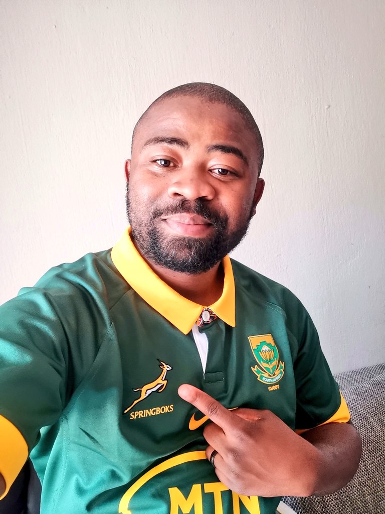 Mkhathini_03's tweet photo. 💚💛🇿🇦🔥🔥

#BokFriday https://t.co/s13kxPuimJ