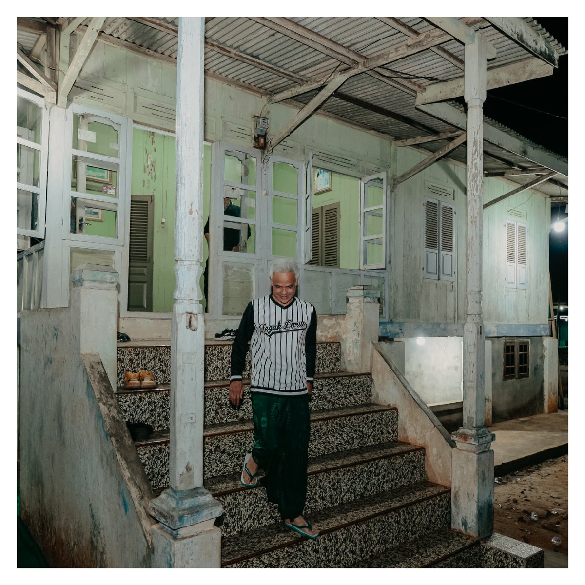 ganjarpranowo's tweet photo. Malam istimewa di rumah dan obrolan yang penuh cinta. Terimakasih saudara-saudaraku warga Lampung. Sehat dan bahagia selalu ya. https://t.co/LGnVTAgDP0
