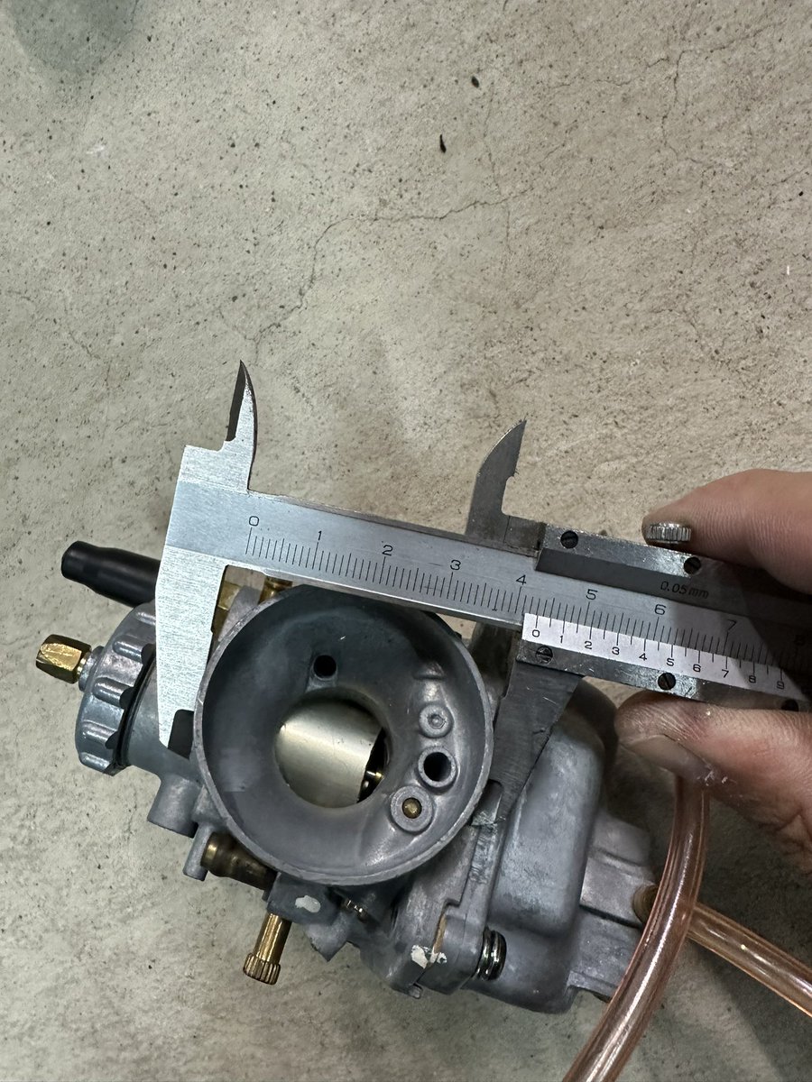 cub20202's tweet photo. 確かガンマ50用に買ったビックキャブが出てきた
確かKSRにポン付けできるはず
確かTZMにもポン付けできるはず
多分新品っぽい

色々と不確かなキャブ、誰か5000円でいかがですか？

#KSR 
#RG50 
#tzm https://t.co/yzhkcs2G19