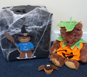 .@pact's William the Bear is excited for a Halloween-themed Family Visits Day with support from @Staffslibraries & @Booktrust providing a donation of books for each child attending. These visits are crucial to support family ties which plays a huge role in reducing reoffending.