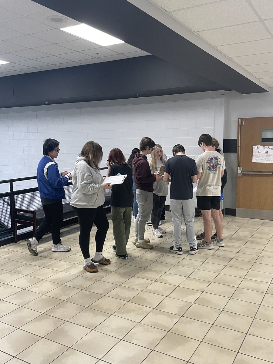 SouthWarrenHS's tweet photo. Kagan Quiz-Quiz-Trade happening in Hughes/Riggins class! Let’s go Spartan learning engagement on this great Friday! https://t.co/Taoa6zbDzm