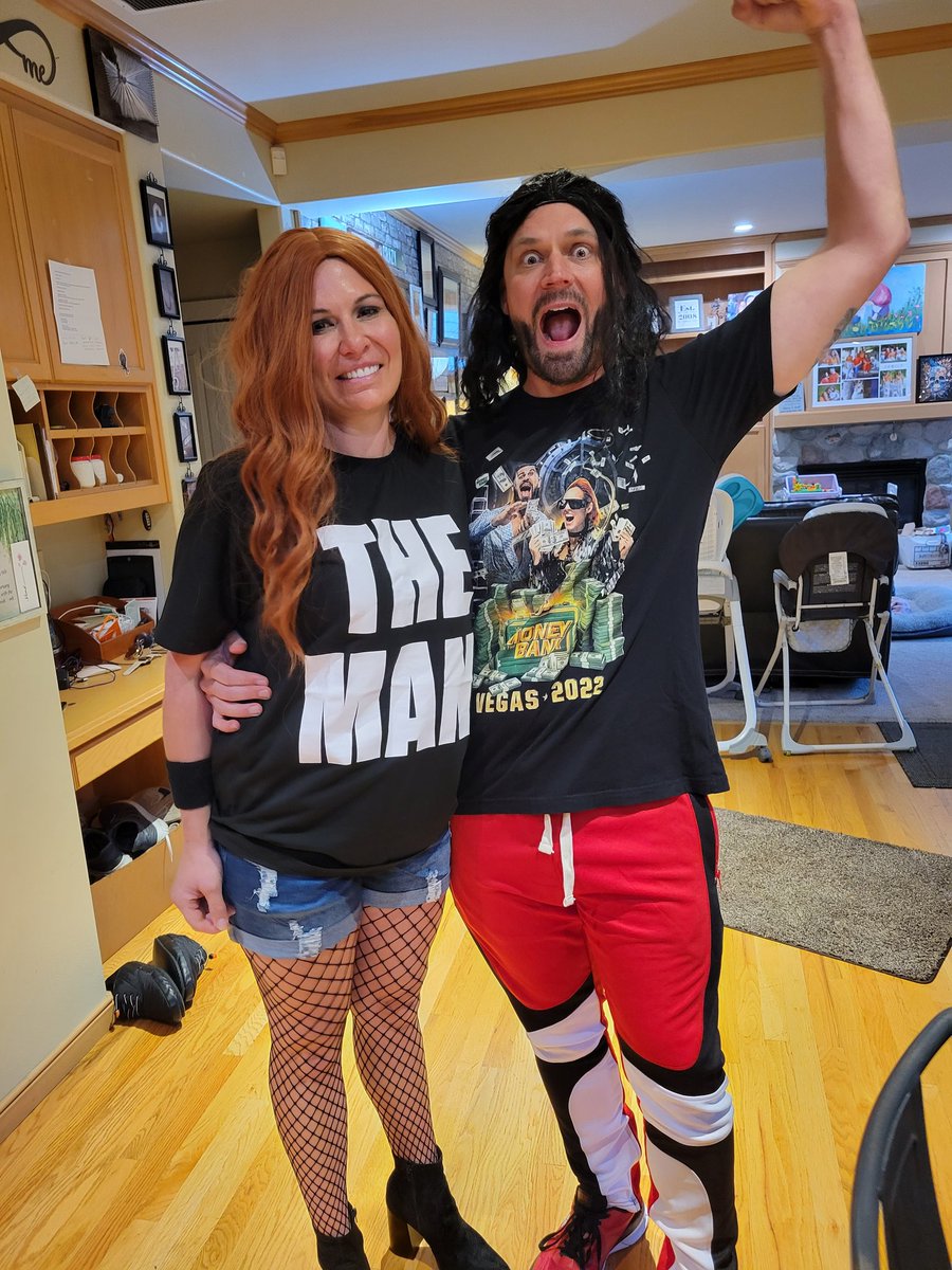 MatKraetsch's tweet photo. Turning halloween 🎃 into #WrestleMania as @BeckyLynchWWE &amp; @WWERollins https://t.co/8Xon3vIuCr