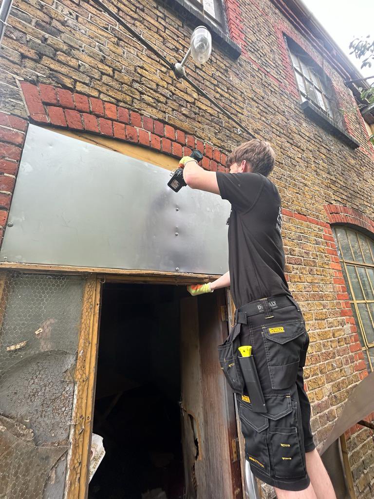 🔑 Safeguard your property in Essex and London with our trusted locksmith services. From Basildon to London, we're at your service. Whether it's a lockout or security upgrade, your safety is our top concern. Reach out to us at 07716 746 968 for professional locksmith solutions.