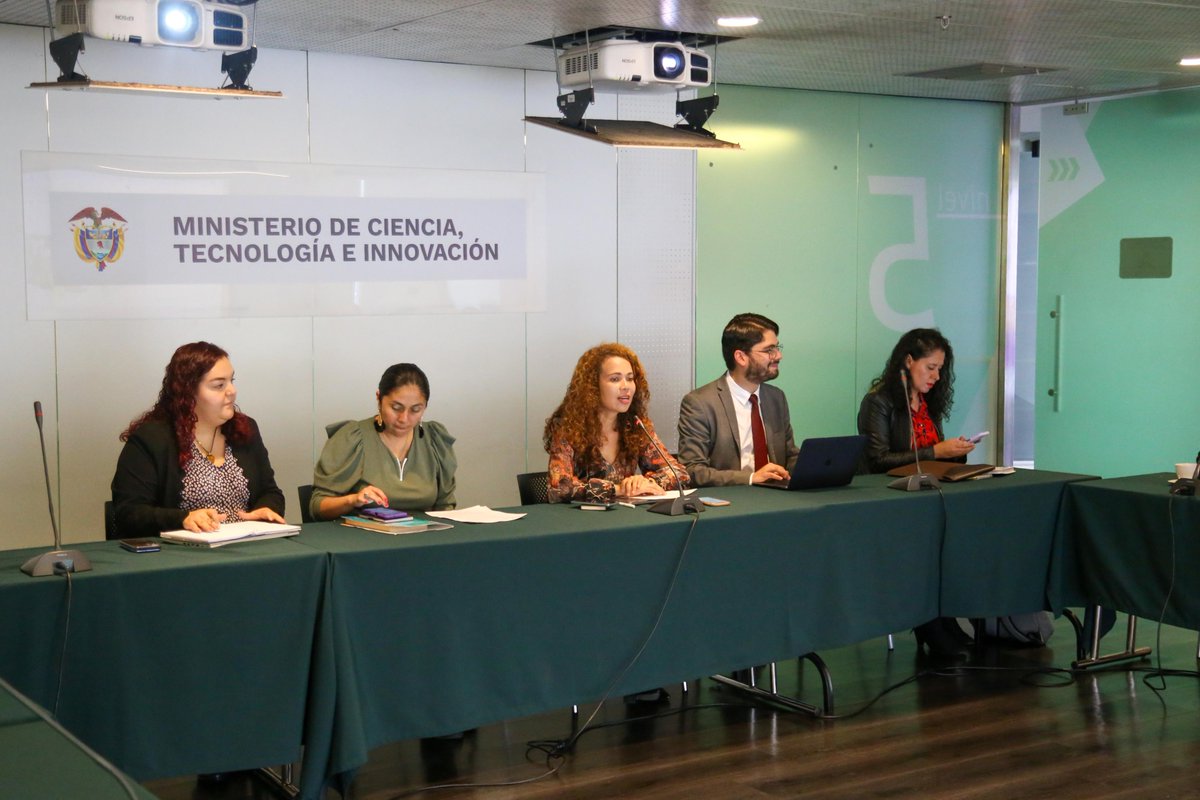 MincienciasCo's tweet photo. 'Comunidad de Astrónomos de Colombia ratifican alianza de cooperación con #MinCiencias'.
📰Más información aquí: https://t.co/Ex1WITHsNc https://t.co/7TXL0iHay7