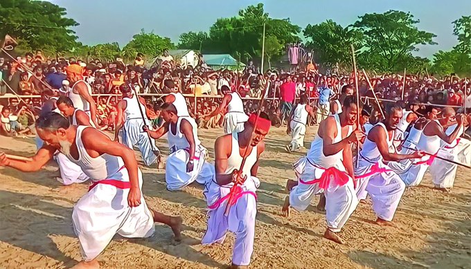 পড়তির দিকে গ্রামীণ ঐতিহ্যের লাঠি খেলা