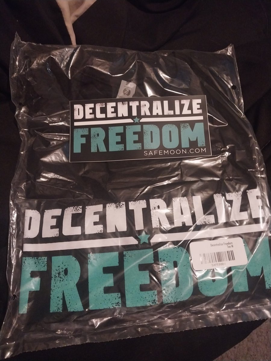 ApolloOo32's tweet photo. Got my #SAFEMOONMERCH
#SAFEMOONARMY
#SAFEMOON
@safemoon https://t.co/K7WUmZ06vA