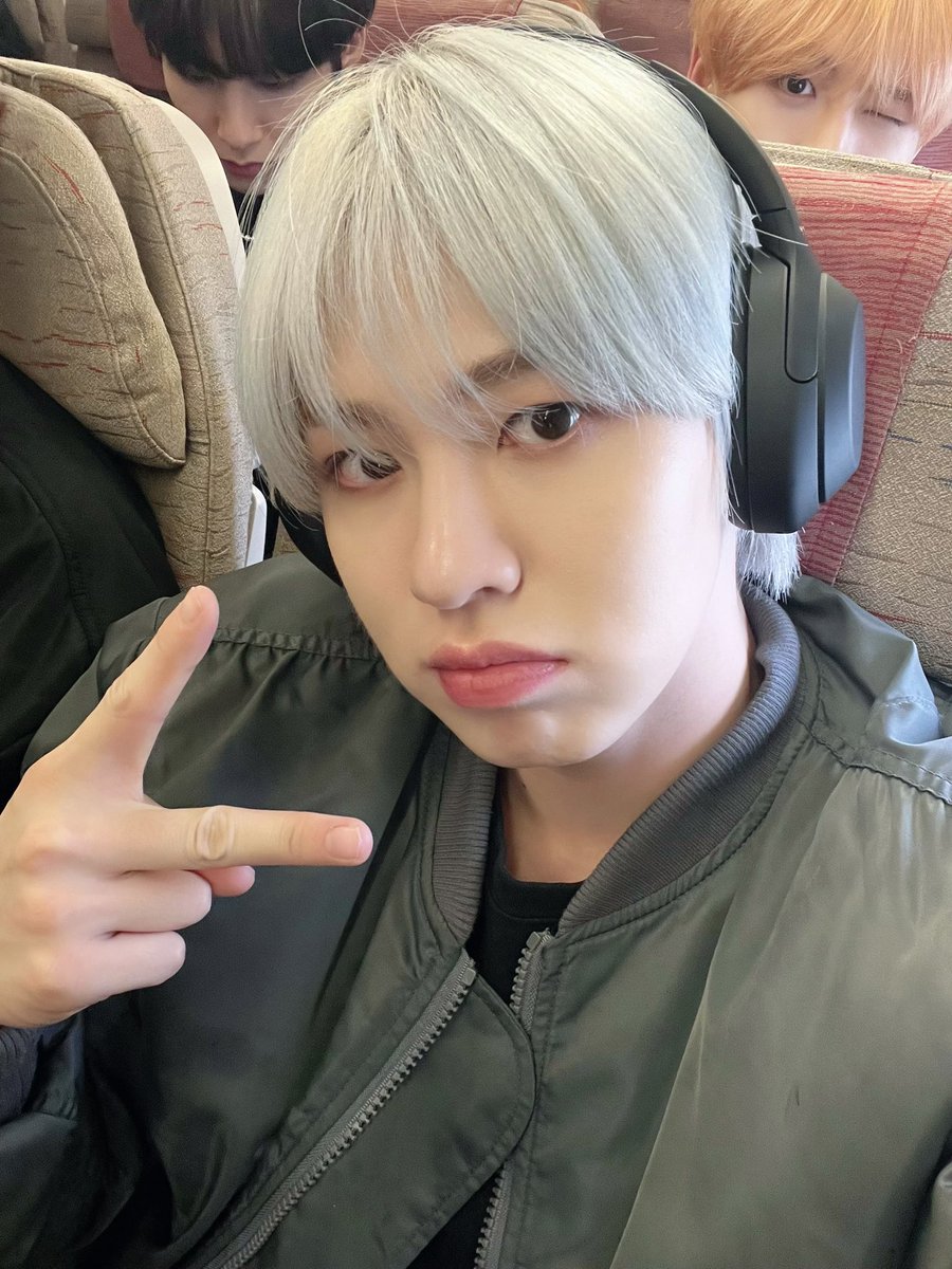 by_EPEX's tweet photo. [#에이든]

비행기에서2✈️

#EPEX #이펙스 #AYDEN #에이든 https://t.co/J4U9gBCteo