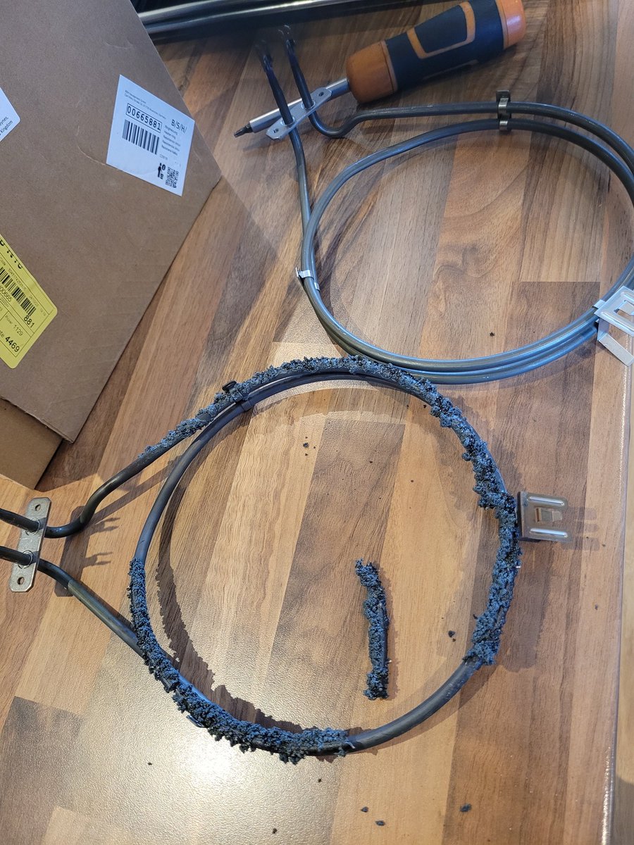 RDAppliances's tweet photo. Think it is safe to say, that this Neff fan oven element was definitely needing replaced.
#Neff #NeffOven #OvenRepair #Stirling #ApplianceRepairs #DomesticApplianceRepairs https://t.co/1ytzA2zzAE