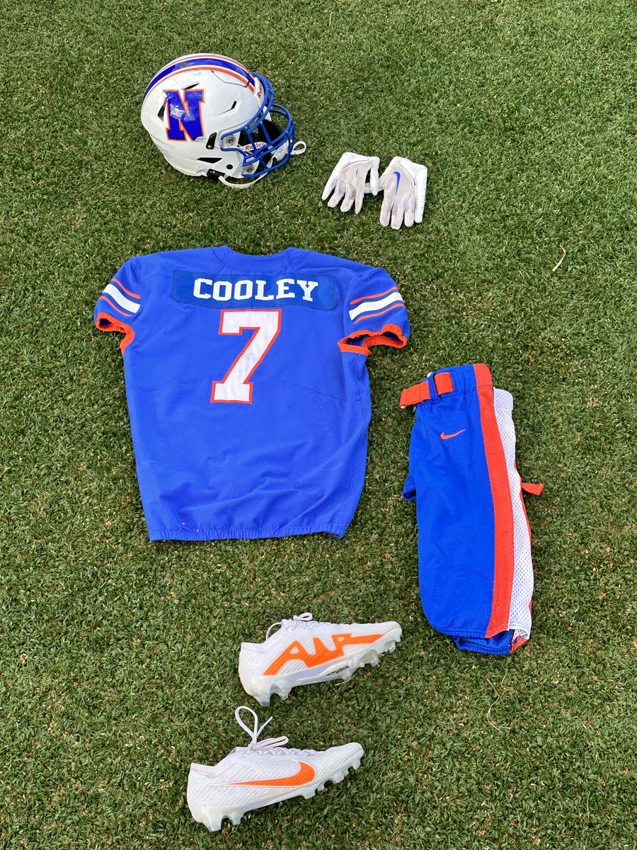 NW_Bruins's tweet photo. Game 9⃣ Uni Combo ‼️🏈

Helmet : ⚪️

Jersey : 🔵

Pants : 🔵

#BHBF #NikeTeam #GoBruins 🐻🔵🟠🏈 https://t.co/GaWdHKO4D1