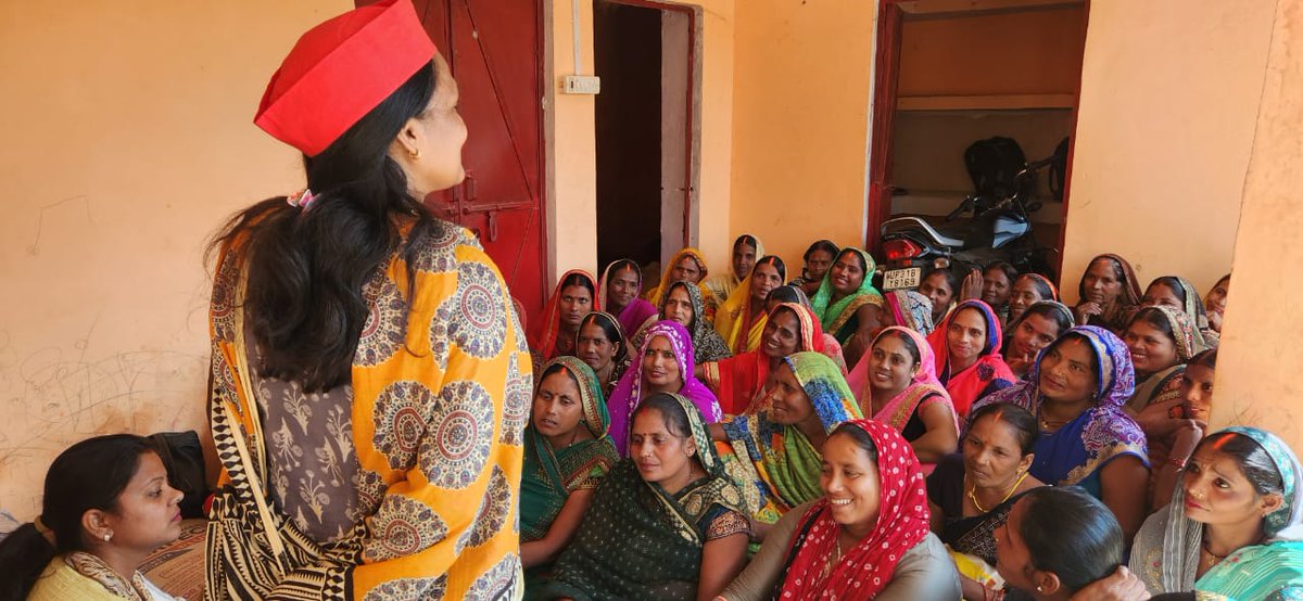 आज लखीमपुर के श्रीनगर विधानसभा के कुसमौरी गांव में जन चौपाल करके महिलाओं को समाजवादी पार्टी की नीतियों के बारे में बताया

<a href="/yadavakhilesh/">Akhilesh Yadav</a> <a href="/dimpleyadav/">Dimple Yadav</a> <a href="/dimpleyadav/">Dimple Yadav</a> <a href="/samajwadiparty/">Samajwadi Party</a> <a href="/TriptiAwasthisp/">Tripti Awasthi</a>