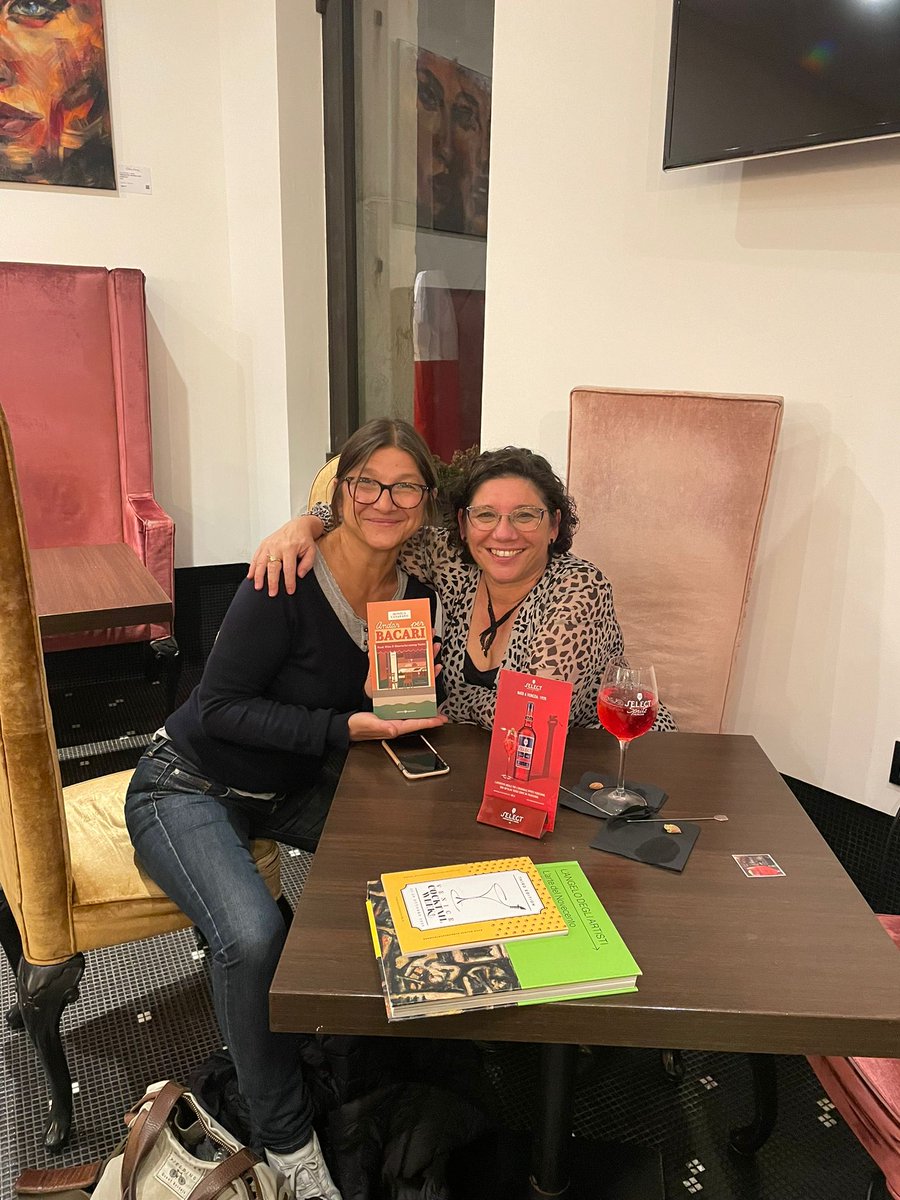 monicacesarato's tweet photo. Thank you thank you thank to everyone who came last night, despit the rain, to see me presenting the English version of #andarperbacari .
Thank you @rominvenice  for presenting &amp; to my family for surrounding me with so much love !!
#venicecocktailweek #venice #angeloarthotel https://t.co/dInKapEfPC