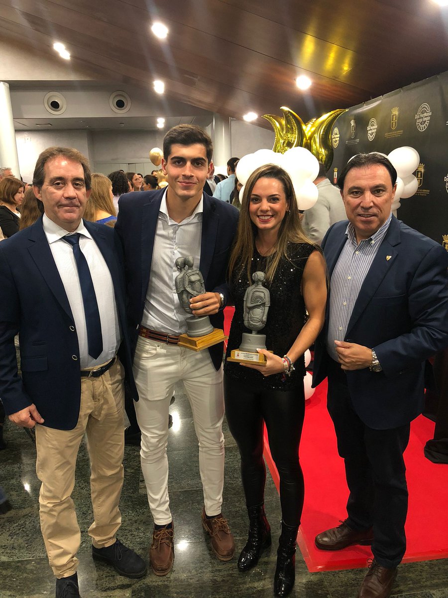 psdoshermanas's tweet photo. 🇦🇹 En la tarde de ayer, 26 de octubre, estuvimos presentes en la 43ª edición de la gala del Deporte Nazareno.

🏆 Entre los galardonados, destacaron el jugador nazareno del @SevillaFC, Juanlu Sánchez, y la atleta nazarena y socia de nuestra peña, Valme Prado.

¡ENHORABUENA!👏🏼👏🏼👏🏼 https://t.co/gweg9SWP5R