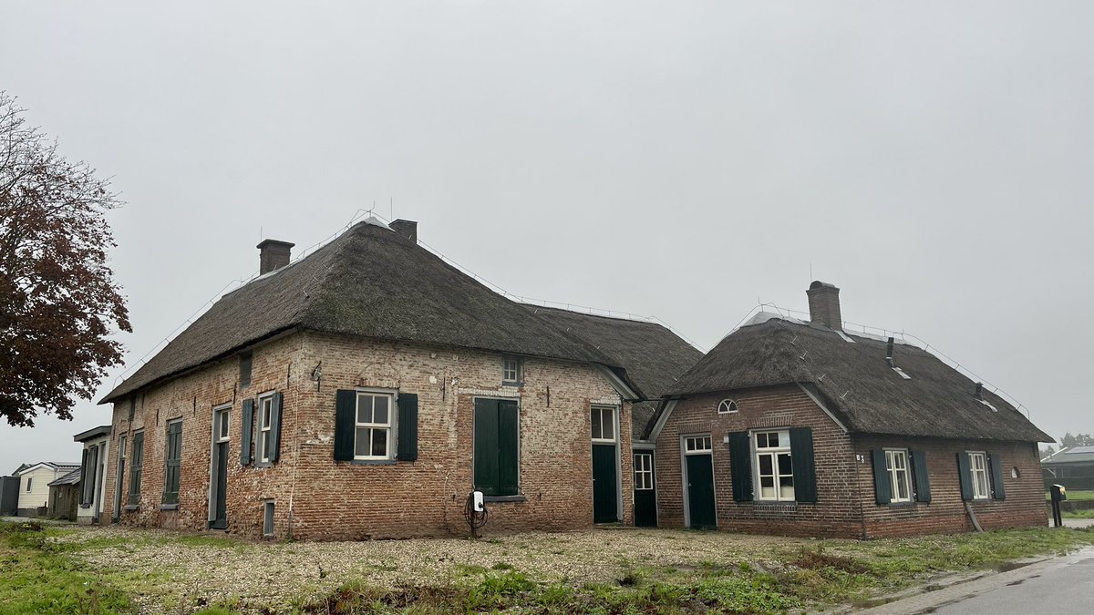 mveldhuis76's tweet photo. Weer een fijn “bestuurlijk” overleg gehad met Elle de Hullu en Roel Gorter de Vries van de @Sprengenbeken. In het prachtige veluwse dorp #Veessen😍Ik geniet altijd nog met volle teugen van mijn leef/#werkomgeving🌳💦🏡 #sprengen #beken #Veluwe @ValleienVeluwe https://t.co/muyeSAK10y
