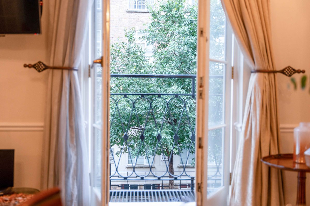 londonexec's tweet photo. Experience tranquility in the heart of the city. Open your doors to lush green views, where urban luxury meets nature's serenity. Every detail reflects elegance, ensuring a life of comfort and prestige. Dive into the world of #LondonExecutive https://t.co/tSHLEgAI6B