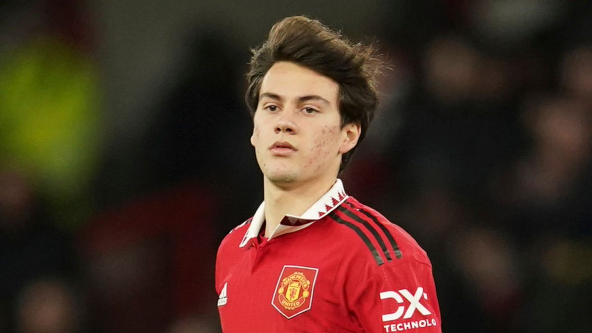 Pellistri on the derby: "It's going to be special to play it at Old Trafford. Manchester is all about #mufc. You don't see City shirts or flags. Sometimes, with my girlfriend, we go out and say let's try to find one and we don't see them." [<a href="/MartinCharquero/">Martin Charquero</a>] 

LOL