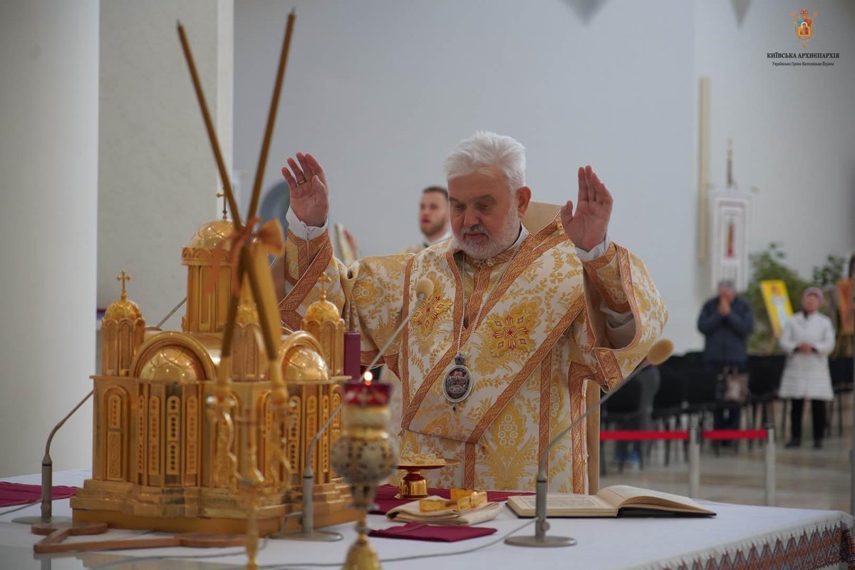 kyivugcc's tweet photo. «Україна спрагла правди та справедливого миру», – Владика Йосиф Мілян під час молитви за мир у цілому світі.

Більше читати тут: https://t.co/6LWctvZFUL https://t.co/k905GtOaiT