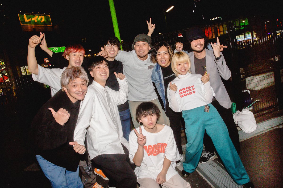 Toki_Utaeba's tweet photo. 🌱企画まであと23日🌱

時の唄い場に出演の
◦irienchy（@irienchy ）
◦ワンダフル放送局（@wonder_ho ）
メンバーとの写真です

あたたかい1日になること間違いなし🔥
11月19日はぜひ「時の唄い場へ」
お越しください！！
タイムテーブルも近日公開！！

各バンドで予約を受付中
📷（@asak030_yay ） https://t.co/ng2H0G379Y