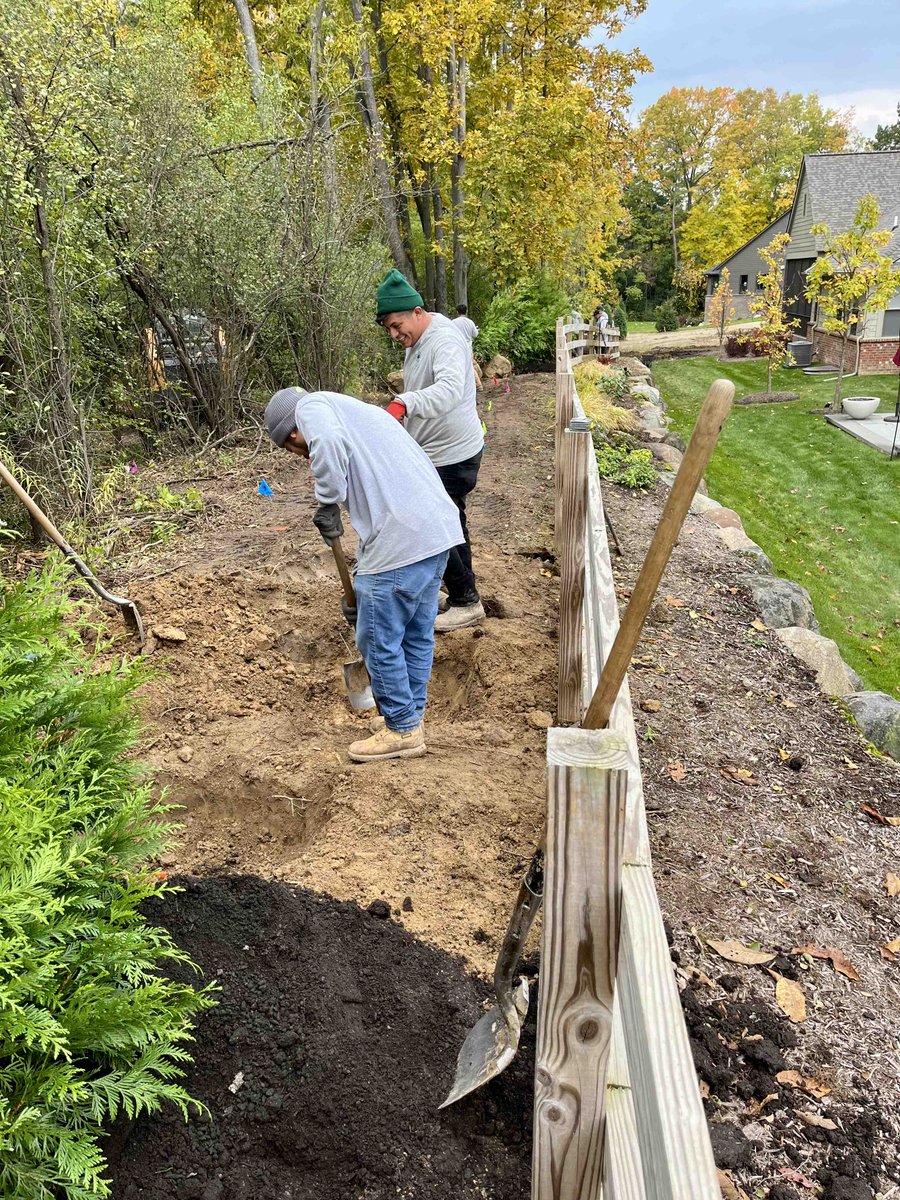 DAAlexanderCo's tweet photo. Check out this view! Seventy-four arborvitaes are being installed to create a beautiful landscape.
π²π²π²
#daalexander #landscaping #landscapeinstallation #treeinstall #livonia #southlyon #annarbor #plymouth #northville #novi #canton #buildersbestfriend #loveyourlandscape https://t.co/r2rAotHtgD