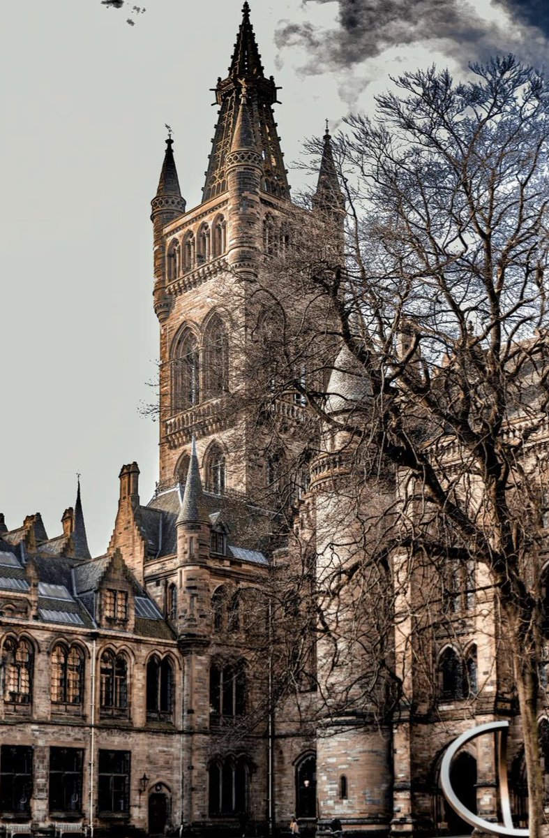 The University of Glasgow looking as gothic as ever. Give us an emoji 🧛‍♂️😱👻 as we head into the spookiest weekend of the year.

Thanks for the photos 📸
1. IG/frenchexpat_in_glasgow
2. IG/beardfacephotography
3. IG/alexfraserphoto

#VisitGlasgow