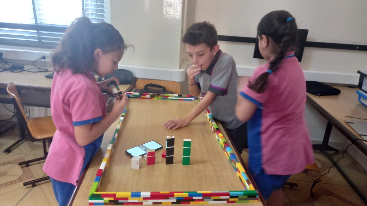 DawhaRobotics's tweet photo. @makdawhaschool learners' first encounter with the WeDo kit @LEGO_Education.
A quick glance into the kit ws enough to get students excited for the upcoming projects and future challenges 🤖✌️
@soha_nj https://t.co/oHcpmkET8l