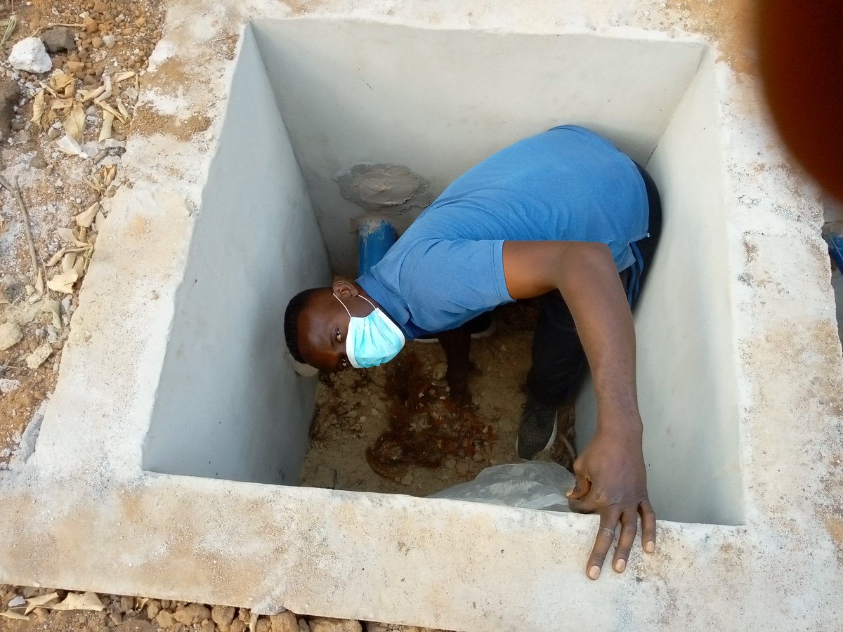 AbasiekemeGE's tweet image. Rich man pikin go think say na juju I dey put for inside septic tank.

#Biodigester