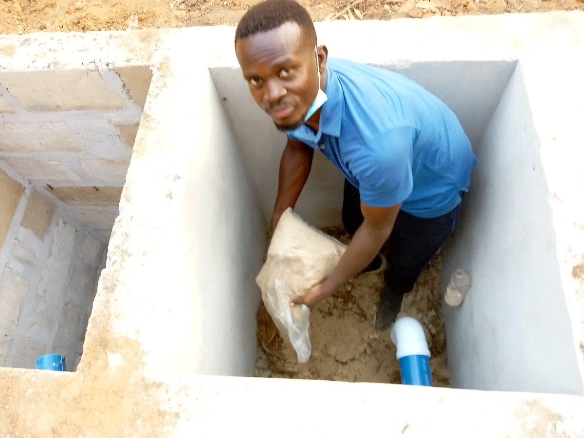AbasiekemeGE's tweet image. Rich man pikin go think say na juju I dey put for inside septic tank.

#Biodigester