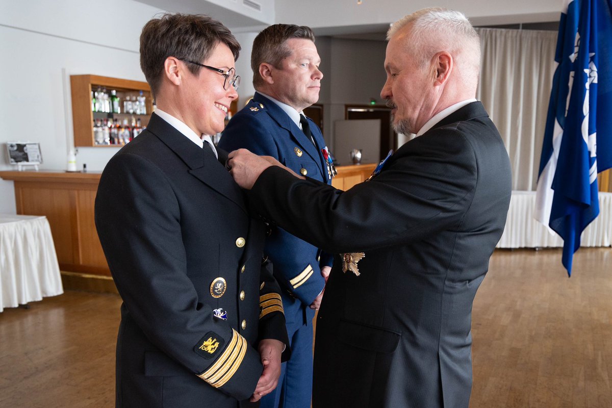 mpkkfi's tweet photo. '@FINCENTFI 54 vuotta! 

Tiistaina vietetyssä vuosittaisessa FINCENTin perinnepäivässä pinnalla oli laajeneva kurssiyhteistyö eri toimijoiden, kuten Nato-koulun ja Euroopan hybridiuhkien torjunnan osaamiskeskuksen kanssa. 

Lue lisää: https://t.co/fazlj5nTrk https://t.co/FtkER6c4jr