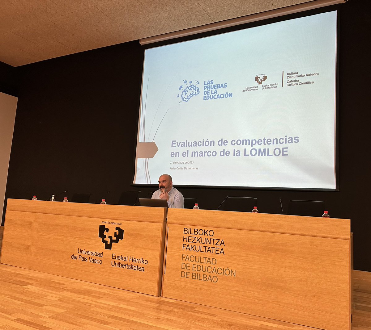 La última ponencia de las #PruebasEdu llega de la mano de Javier Cortés De las Heras, experto en métodos de investigación y diagnóstico educativos.

Hablará sobre la evaluación de competencias en el marco de la LOMLOE.