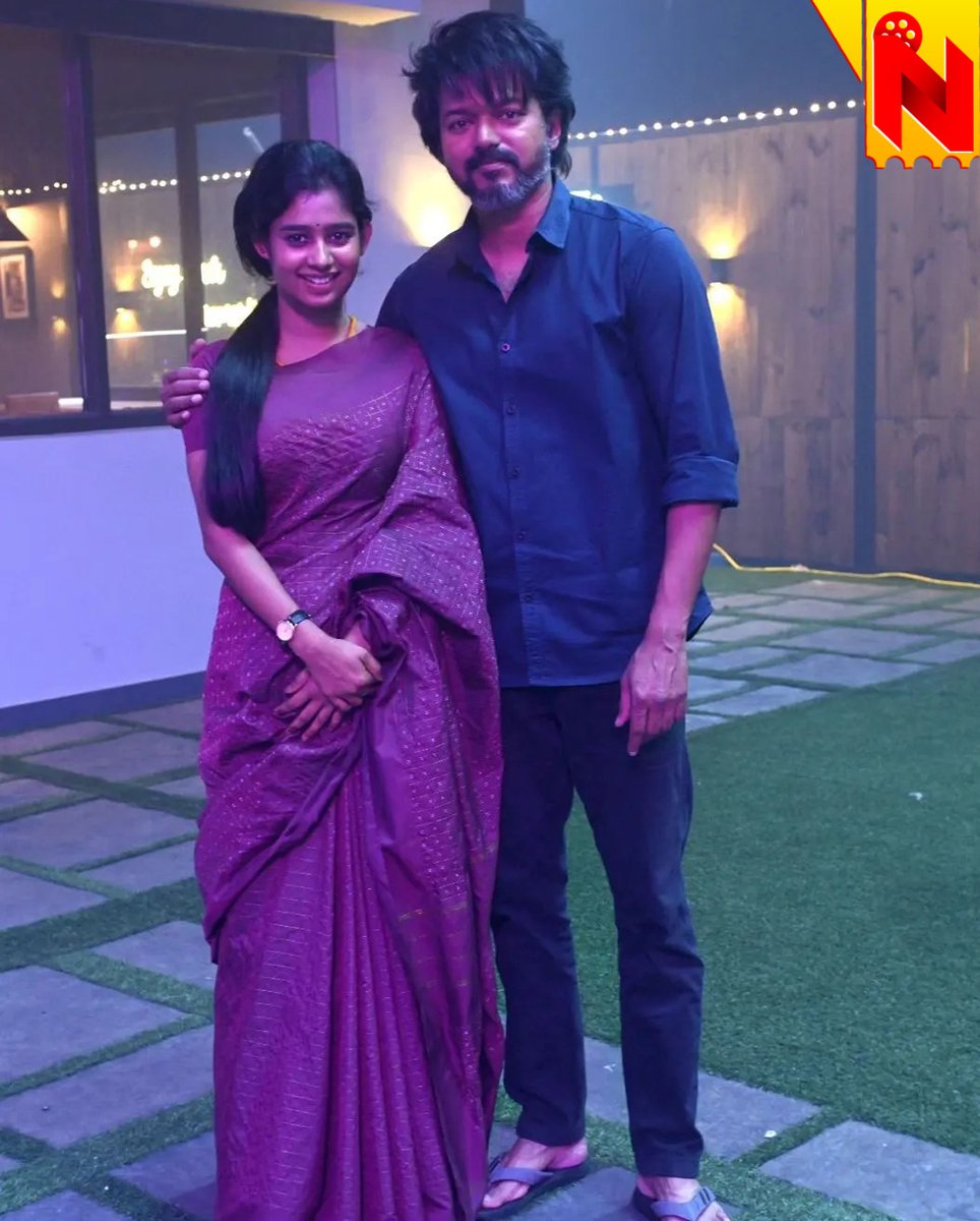 nstudioweb's tweet photo. நடிகர் விஜய்யுடன் நடிகை ஜனனி 

#Leo #Vijay #Janany #NakkheeranStudio https://t.co/aElxAIEMH3