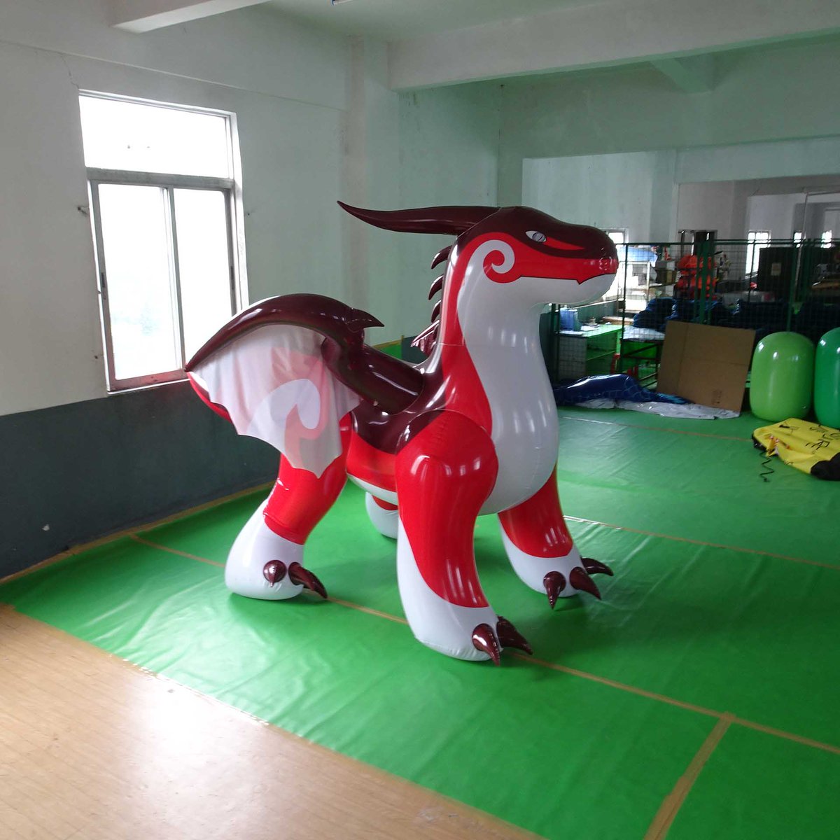 Mae8866's tweet photo. Inflatable dragon( H2.1m*W3.4m),  pre-sale 20 units for only $218 (excluding shipping costs),  production needs to start when 20 units are reached, If interested, please contact me https://t.co/PTkLBMu1nJ
