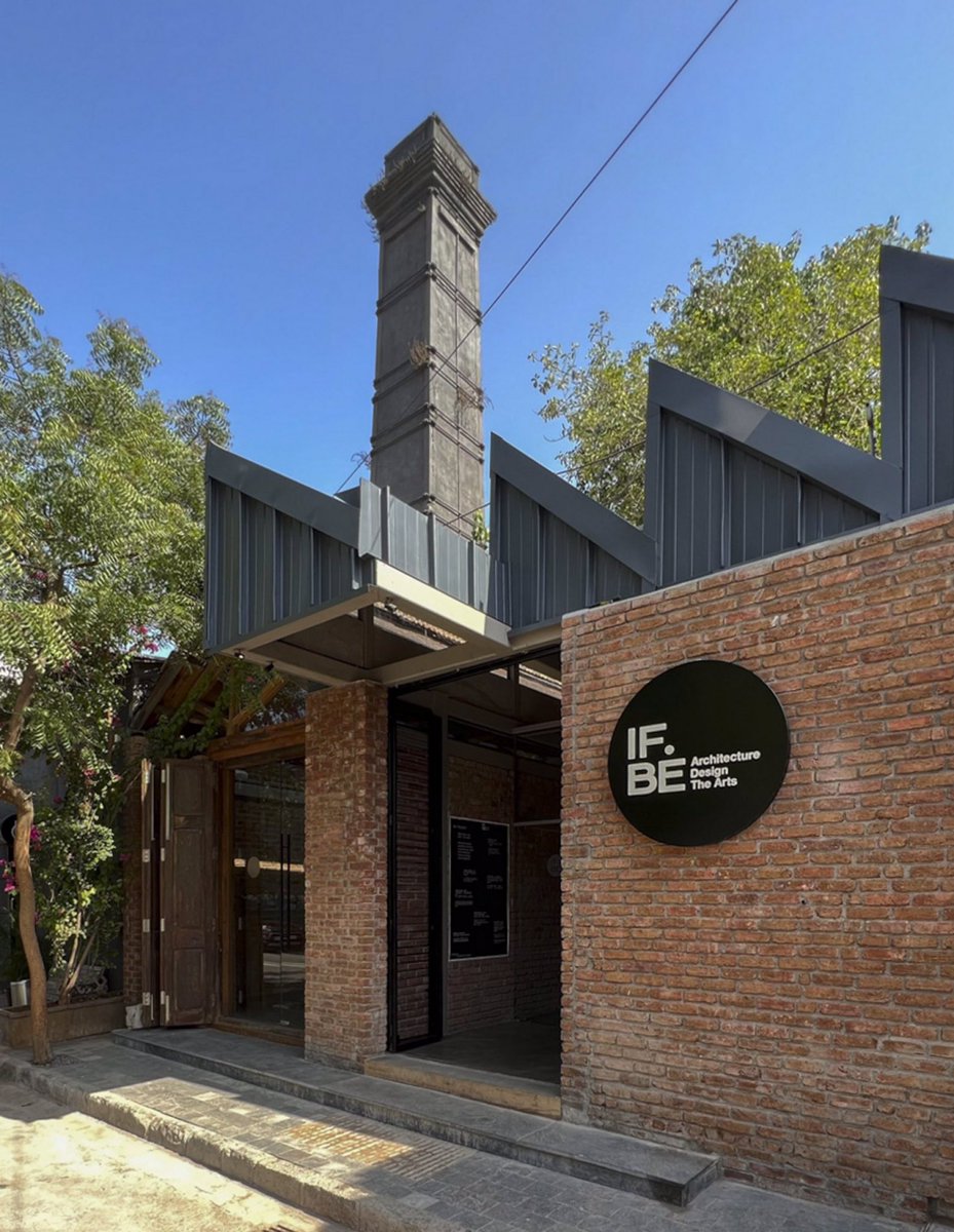 ProTecDi's tweet photo. 🔘Con el objetivo de preservar un antiguo espacio industrial, el estudio indio Malik Architecture ha convertido una fábrica de hielo de 1️⃣4️⃣4️⃣ años en Ballard Estate, Mumbai en la galería contemporánea IFBE.

¡Buenas tardes para todos desde #India! https://t.co/2YAzGyg8Ha