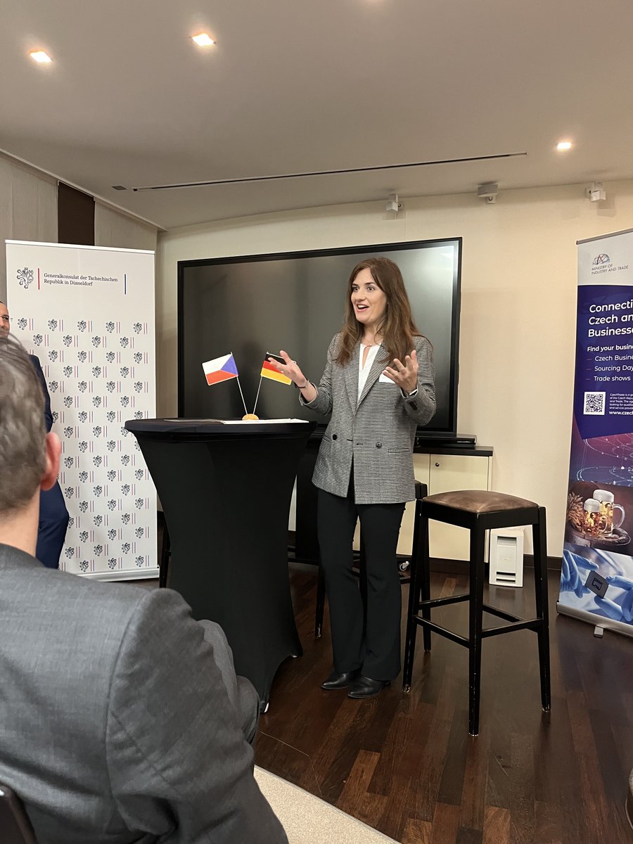 CZinDuesseldorf's tweet image. 🇨🇿@DuesseldorfGk organisierte am 26. 10. mit @CzechTrade mit Unterstützung von @mpo_tweetuje, @NRWGlobal_com und @IHKzuDortmund einen &quot;Wirtschaftsstammtisch am Rande #AplusA2023 in #duesseldorf&quot;. Unser Thema: 🇨🇿 +🇩🇪helfen gemeinsam der 🇺🇦 ! Danke @iryna_shum für ihren Beitrag👏