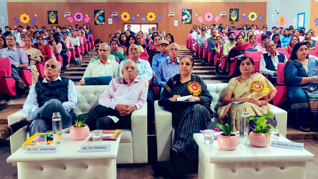 Dir_Education's tweet photo. 7th Science Teachers’ Congress, 2023 was organised today with a theme “Strategic Endeavours for Environmental Equilibrium” by Delhi State Science Teachers Forum, presided by Dr. Rita Sharma, Director @SCERT2021 

Key note is addressed by Prof. Vinod K Sharma, Sr. Professor. https://t.co/1MtLQpXqO4