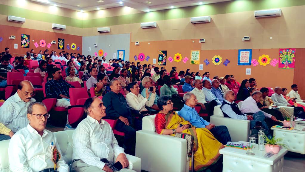 Dir_Education's tweet photo. Dignitaries from Sc. Branch including Madam @ZareenTajDoE ADE graced the occasion!

It is followed by Plenary session, deliberations by practicing teachers; experiential learning, Science Exhibition &amp; Related activities!

Guest Speaker was Dr. Rashmi Sharma, Ass. Head, INSPIRE https://t.co/MtGhEfOEgm